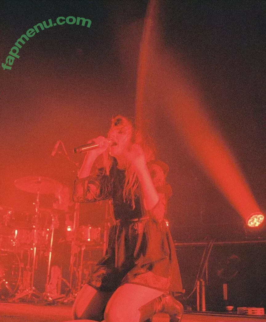 Lauren Mayberry nude photo #0838 (laurenevemayberry)