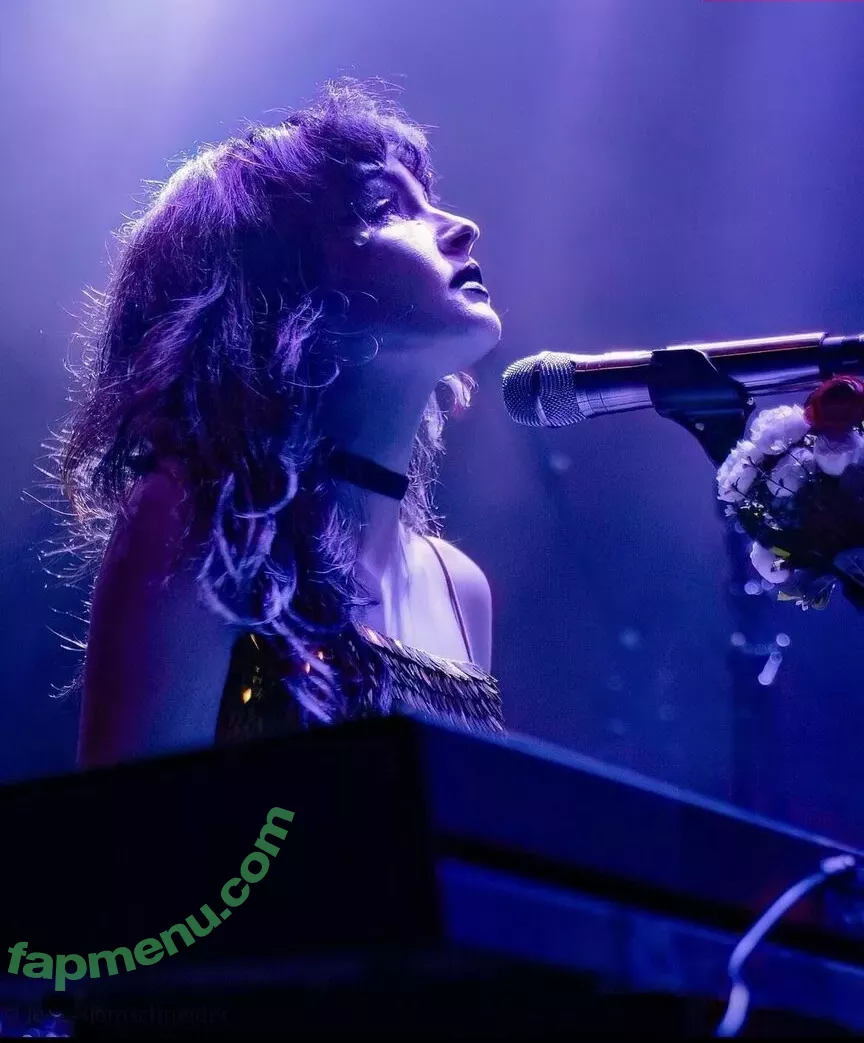 Lauren Mayberry nude photo #0847 (laurenevemayberry)