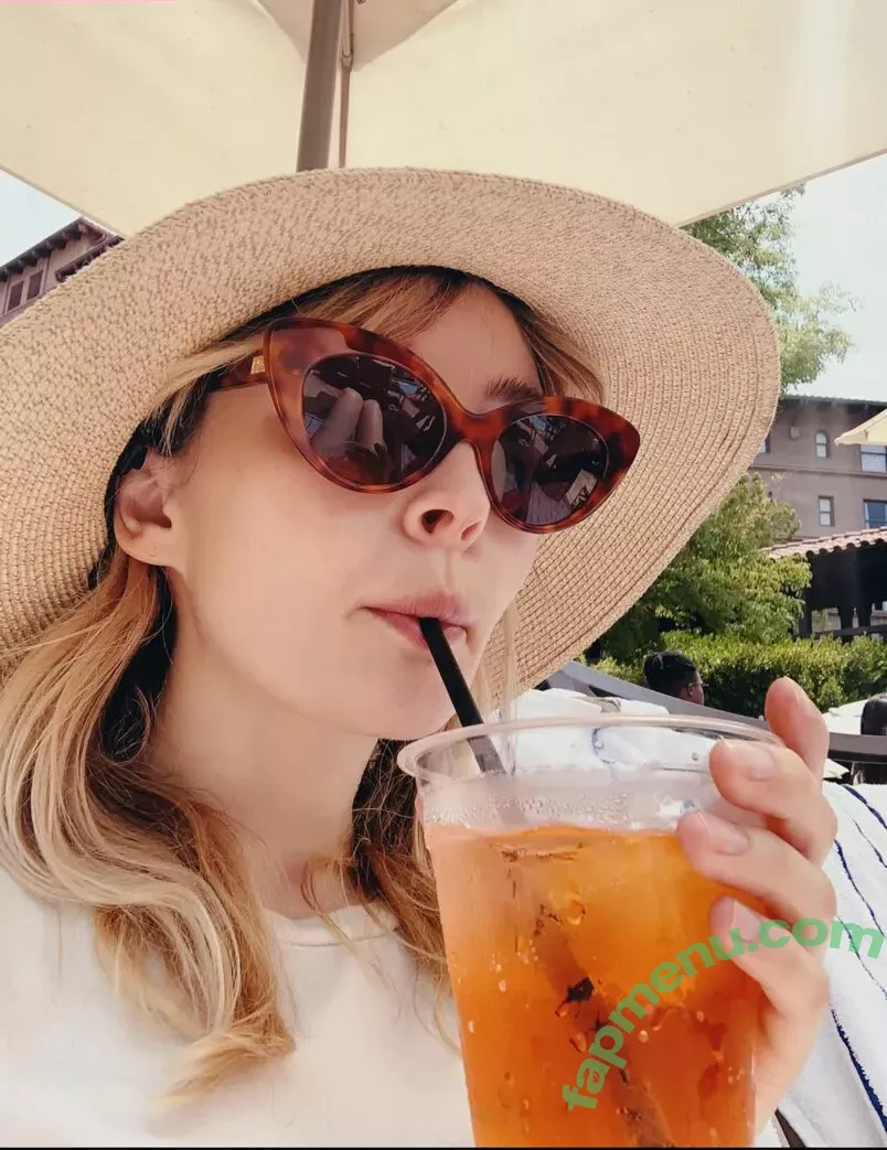 Lauren Mayberry nude photo #0877 (laurenevemayberry)