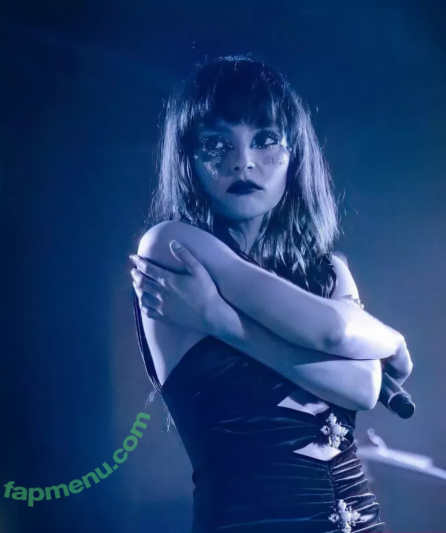 Lauren Mayberry nude photo #0880 (laurenevemayberry)