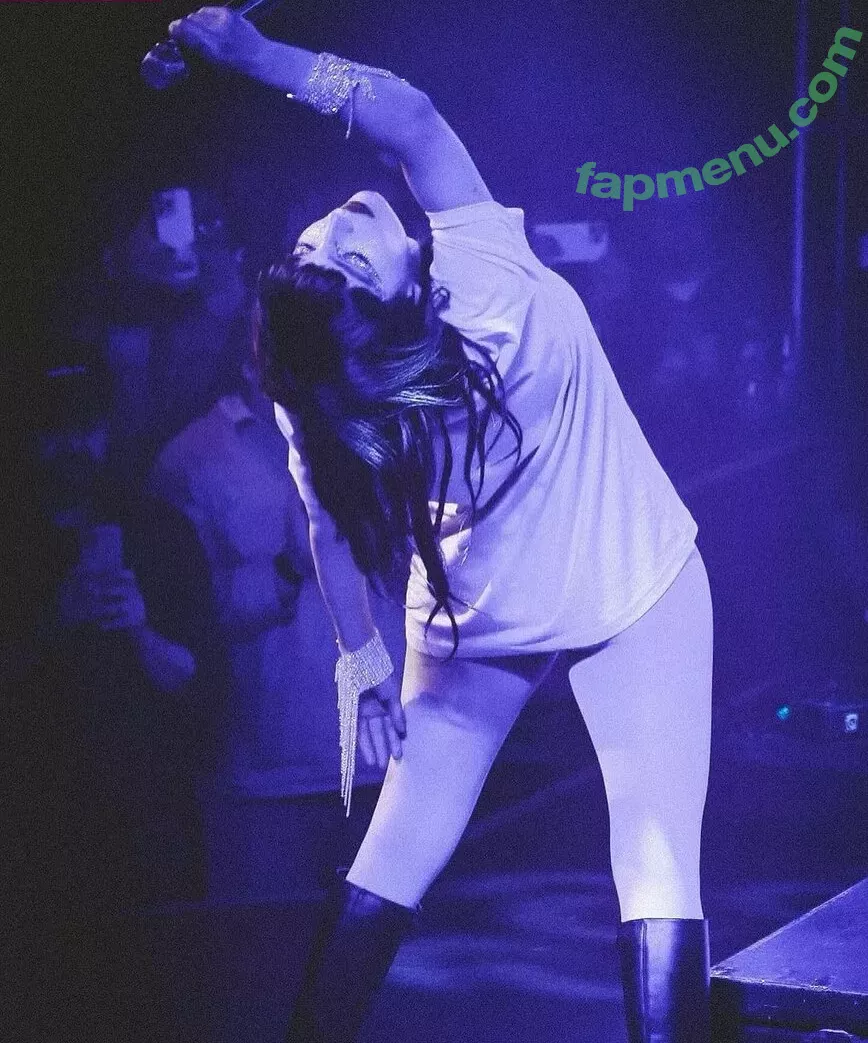 Lauren Mayberry nude photo #0888 (laurenevemayberry)