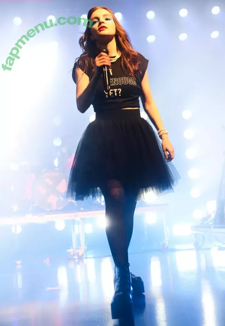 Lauren Mayberry nude photo #0891 (laurenevemayberry)