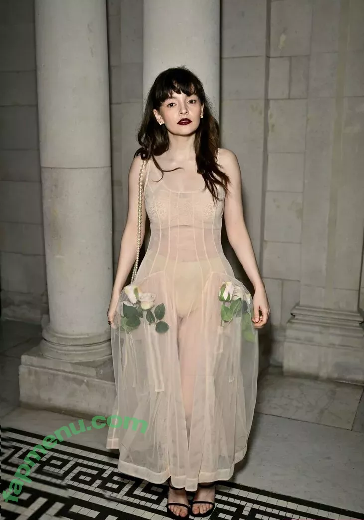 Lauren Mayberry nude photo #0921 (laurenevemayberry)