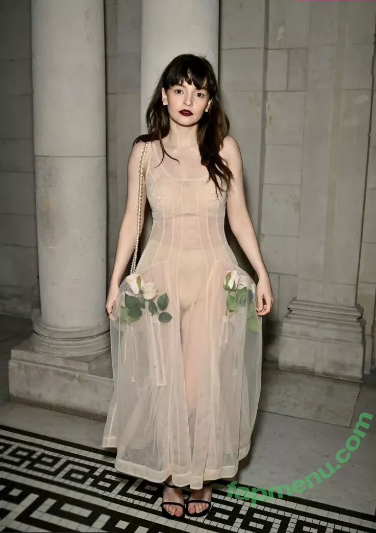 Lauren Mayberry nude photo #0922 (laurenevemayberry)