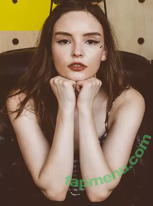 Lauren Mayberry nude photo #0930 (laurenevemayberry)