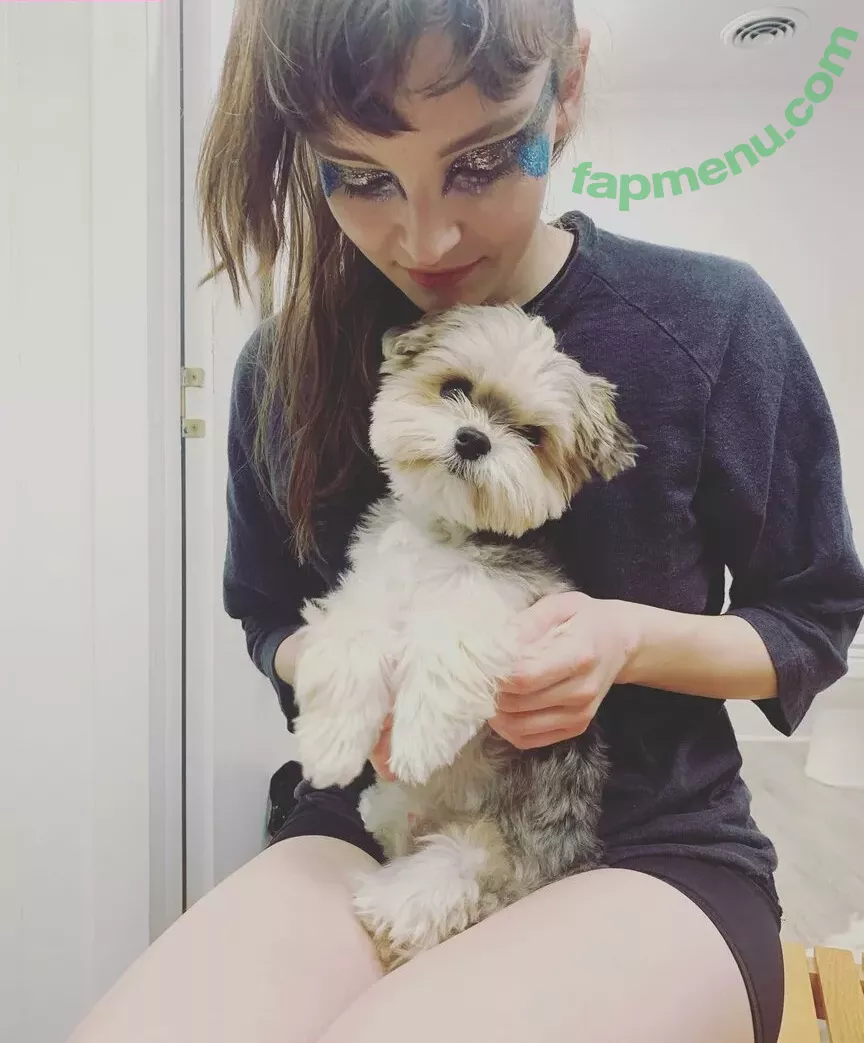 Lauren Mayberry nude photo #0931 (laurenevemayberry)