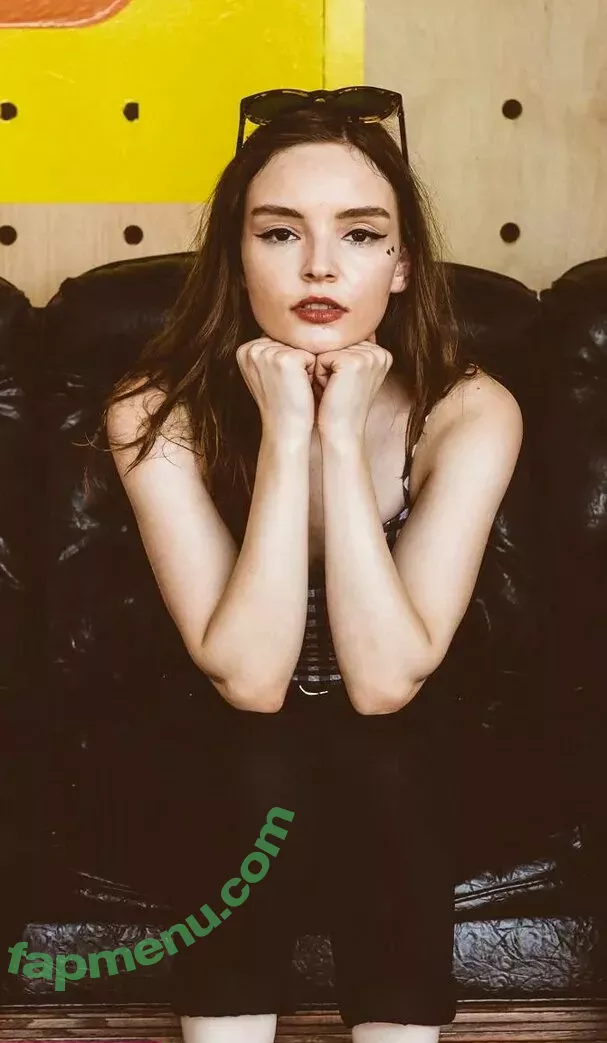 Lauren Mayberry nude photo #0934 (laurenevemayberry)