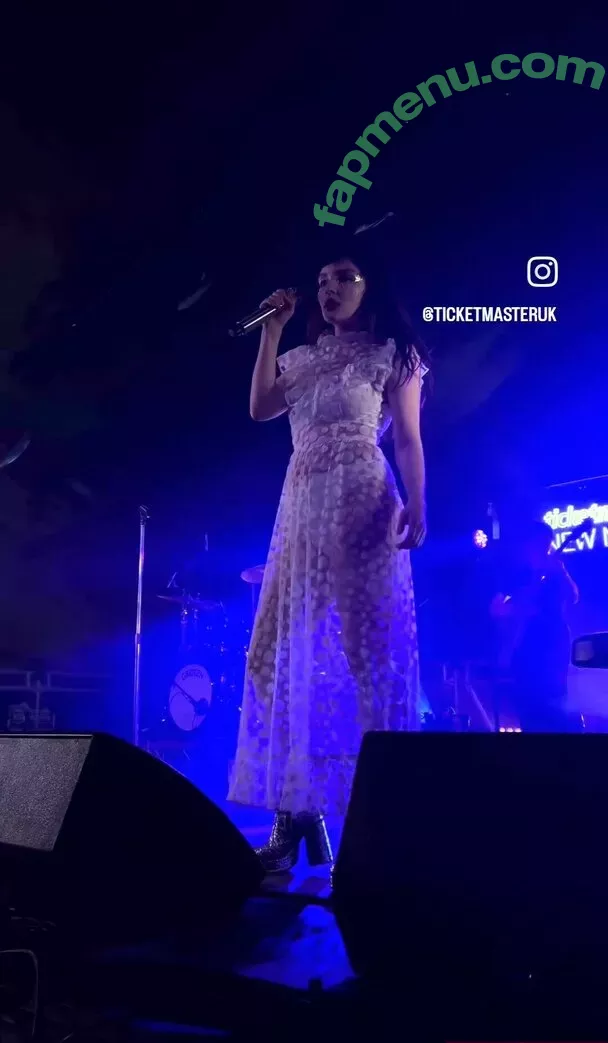 Lauren Mayberry nude photo #0945 (laurenevemayberry)