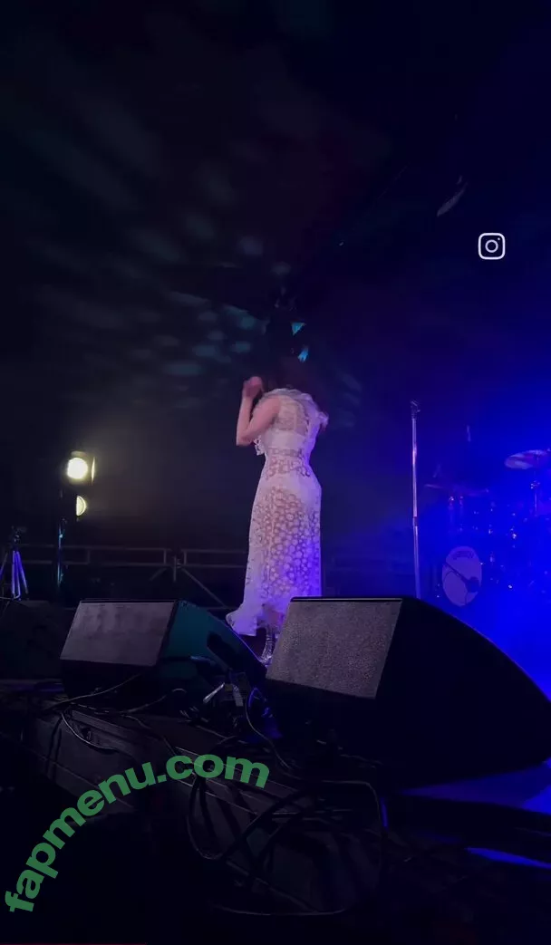 Lauren Mayberry nude photo #0947 (laurenevemayberry)