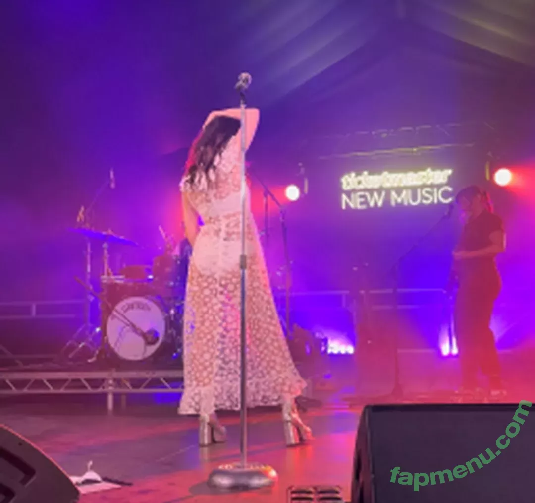 Lauren Mayberry nude photo #0948 (laurenevemayberry)