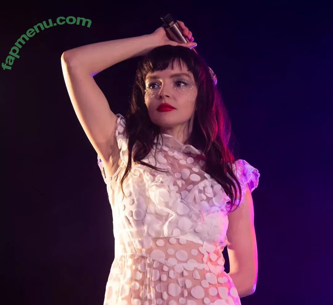 Lauren Mayberry nude photo #0951 (laurenevemayberry)