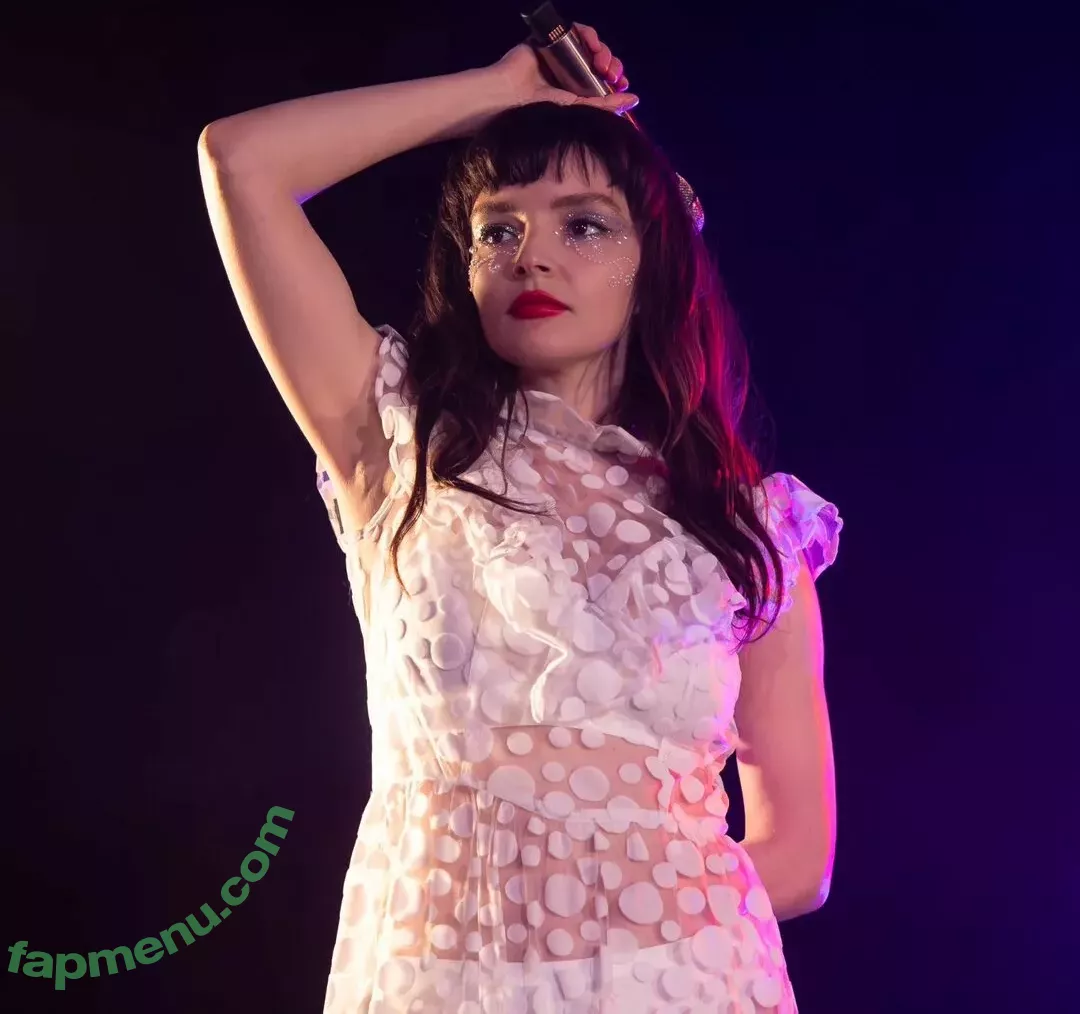 Lauren Mayberry nude photo #0961 (laurenevemayberry)