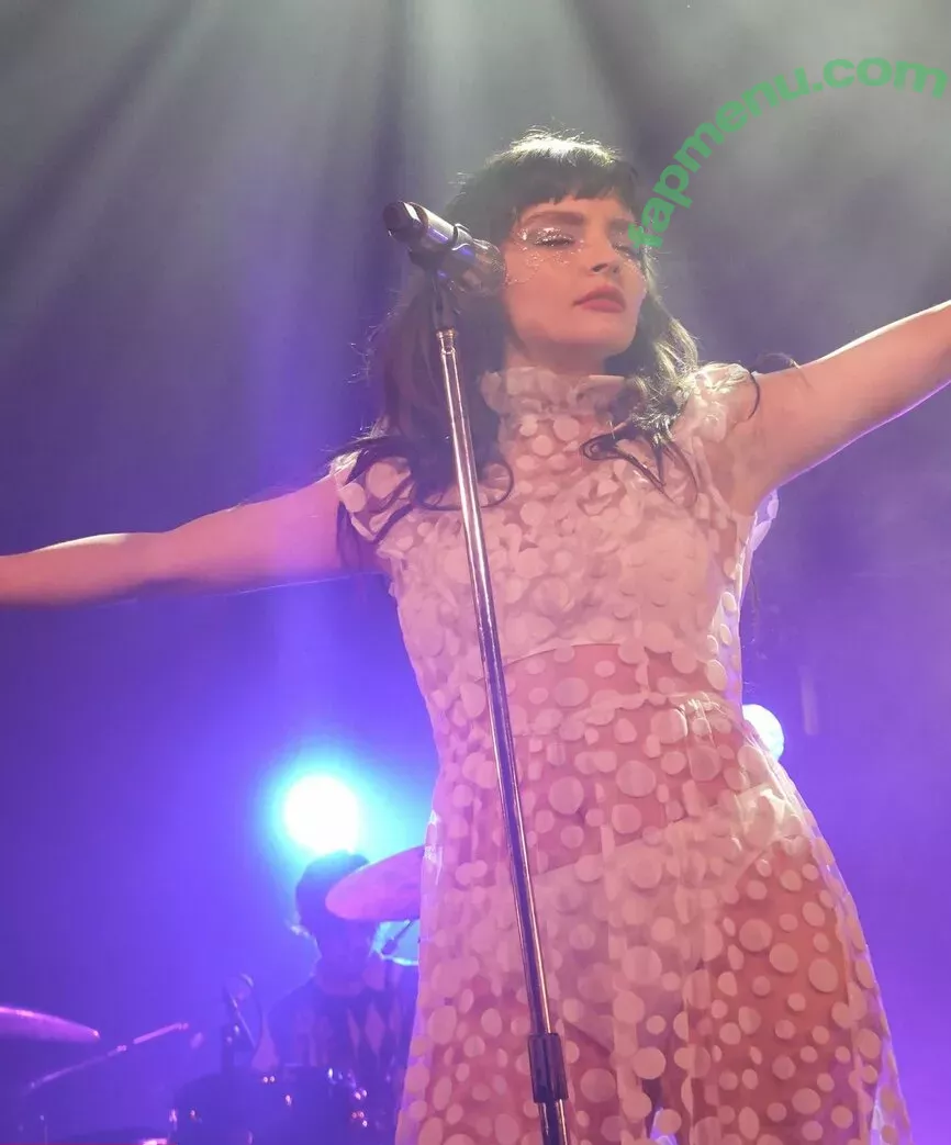 Lauren Mayberry nude photo #0964 (laurenevemayberry)