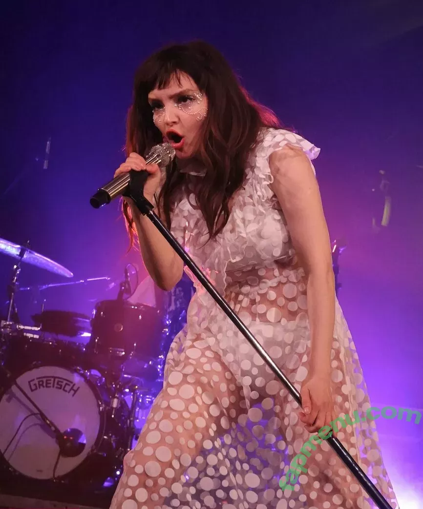 Lauren Mayberry nude photo #0969 (laurenevemayberry)