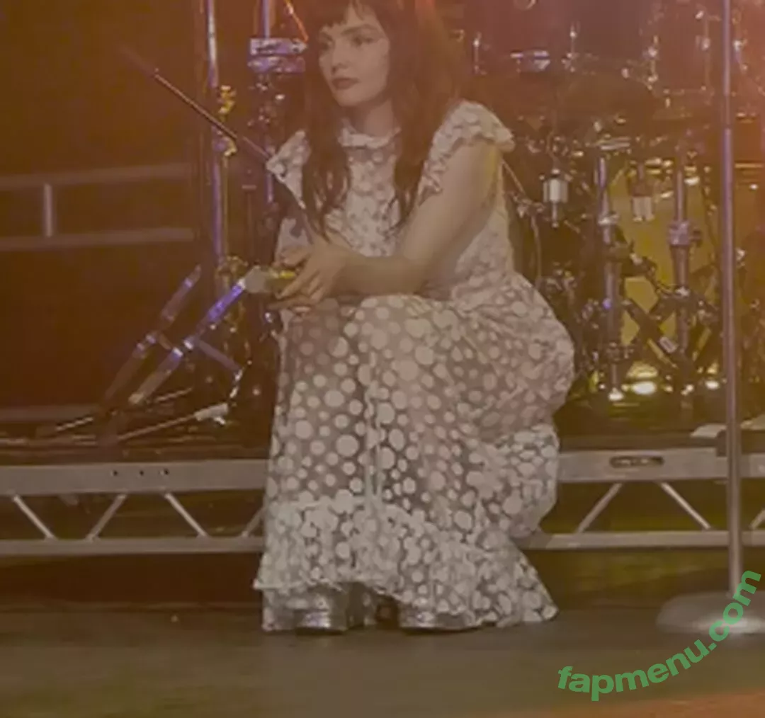 Lauren Mayberry nude photo #0977 (laurenevemayberry)