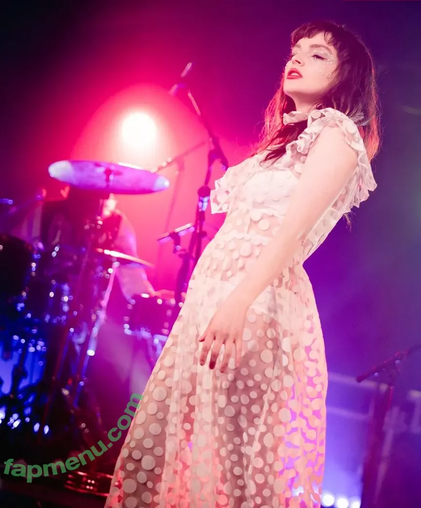 Lauren Mayberry nude photo #0978 (laurenevemayberry)