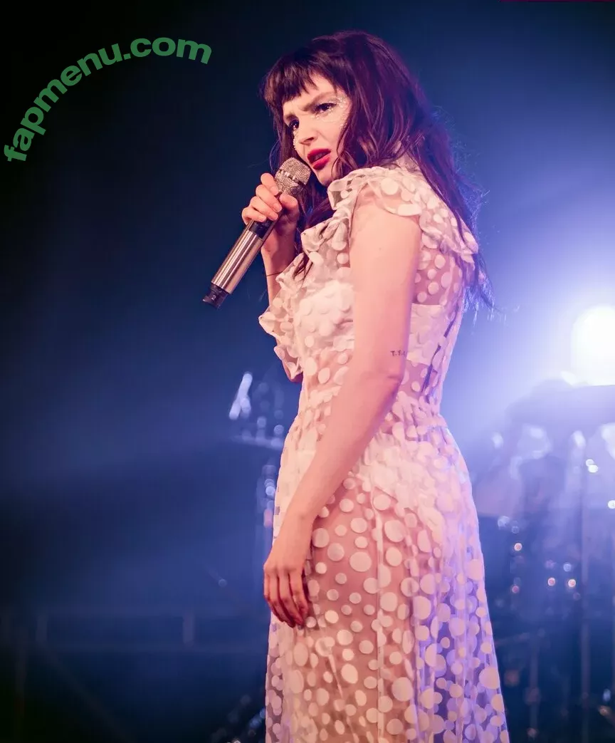 Lauren Mayberry nude photo #0985 (laurenevemayberry)