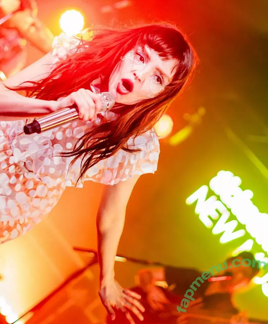 Lauren Mayberry nude photo #0990 (laurenevemayberry)