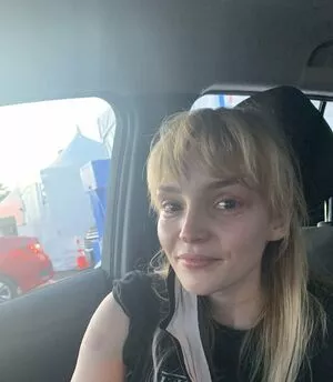 Lauren Mayberry / laurenevemayberry nude photo #1017