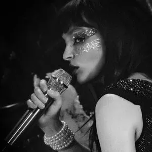 Lauren Mayberry / laurenevemayberry nude photo #1020