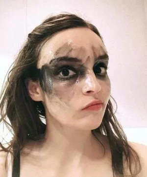 Lauren Mayberry / laurenevemayberry nude photo #1034