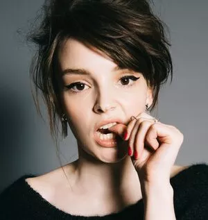 Lauren Mayberry / laurenevemayberry nude photo #1036