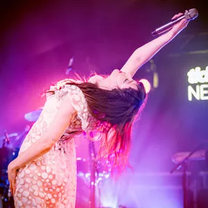 Lauren Mayberry / laurenevemayberry nude photo #1043