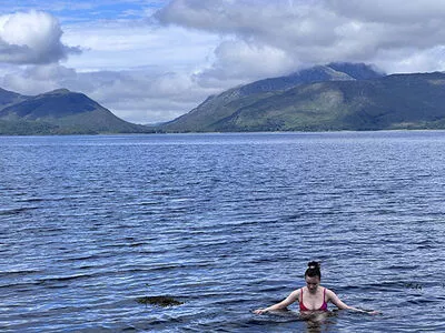 Lauren Mayberry / laurenevemayberry nude photo #1095