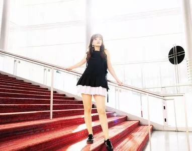 Lauren Mayberry / laurenevemayberry nude photo #1096