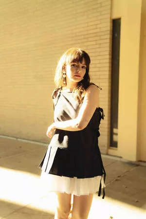 Lauren Mayberry / laurenevemayberry nude photo #1098