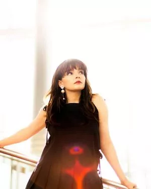 Lauren Mayberry / laurenevemayberry nude photo #1103