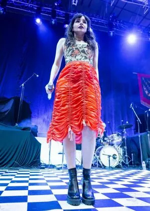 Lauren Mayberry / laurenevemayberry nude photo #1117