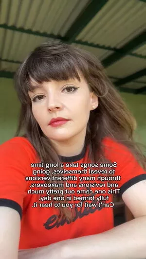 Lauren Mayberry / laurenevemayberry nude photo #1121