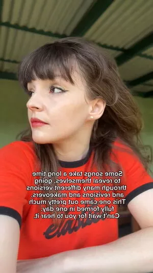 Lauren Mayberry / laurenevemayberry nude photo #1123