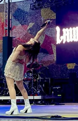 Lauren Mayberry / laurenevemayberry nude photo #1138