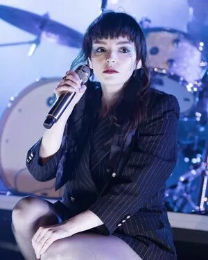 Lauren Mayberry / laurenevemayberry nude photo #1196