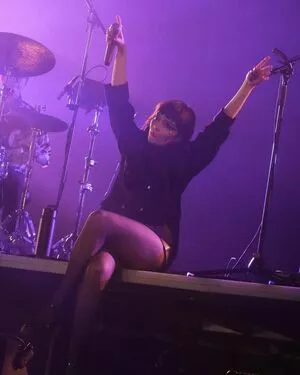 Lauren Mayberry / laurenevemayberry nude photo #1208