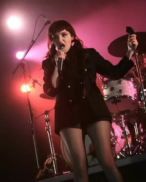 Lauren Mayberry / laurenevemayberry nude photo #1210