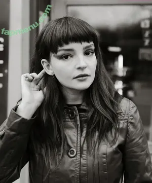 Lauren Mayberry / laurenevemayberry nude photo #1230