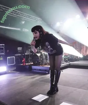 Lauren Mayberry / laurenevemayberry nude photo #1235