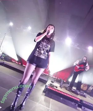 Lauren Mayberry / laurenevemayberry nude photo #1240