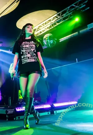 Lauren Mayberry / laurenevemayberry nude photo #1254