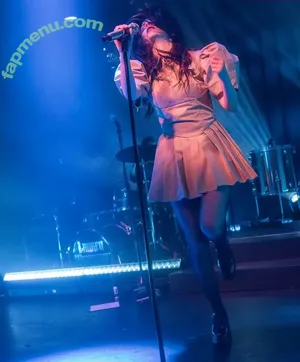 Lauren Mayberry / laurenevemayberry nude photo #1292