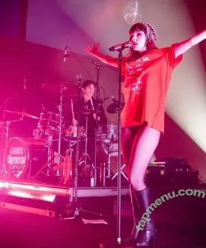 Lauren Mayberry / laurenevemayberry nude photo #1357