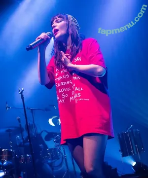 Lauren Mayberry / laurenevemayberry nude photo #1365