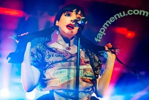 Lauren Mayberry / laurenevemayberry nude photo #1387