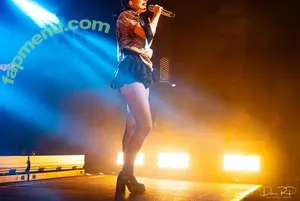 Lauren Mayberry / laurenevemayberry nude photo #1390