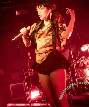 Lauren Mayberry / laurenevemayberry nude photo #1395