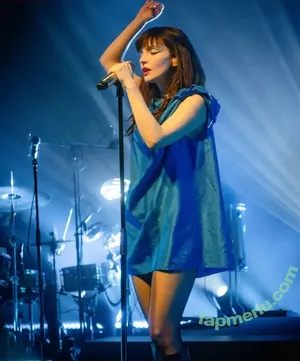 Lauren Mayberry / laurenevemayberry nude photo #1401