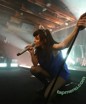 Lauren Mayberry / laurenevemayberry nude photo #1444